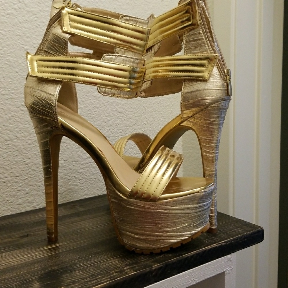 Sexy gold platform